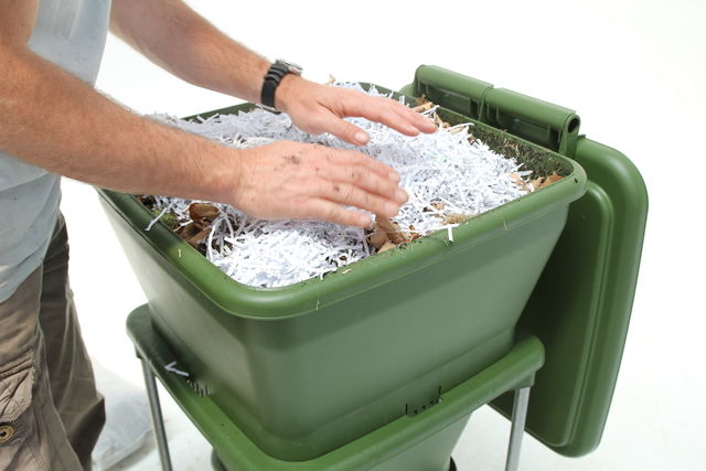 Hungry Bin Worm Farm - Alternate layers of food scraps with the other material you are adding. This prevents the layer from going rotten and smelly while you are away.
