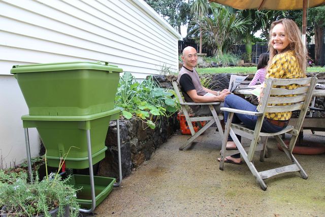Hungry Bin Worm Farm - Hungry bin is a great addition to any garden space.