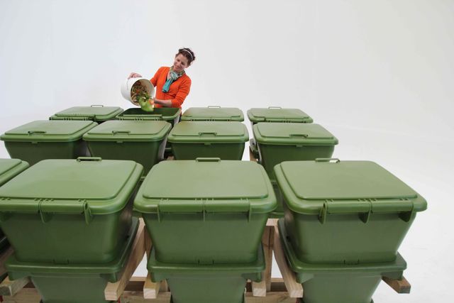 Hungry Bin Worm Farm - Hungry bin is able to cope with as little or as much waste as you produce.